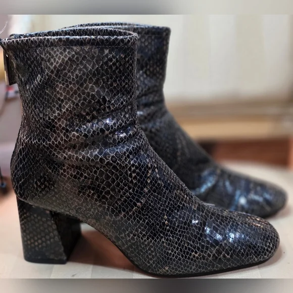 ZARA, LADIES PYTHON BOOTS SIZE 40 EURO 9.5 US - Picture 2 of 10